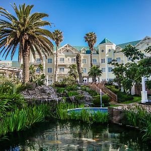 Hemingways Hotel